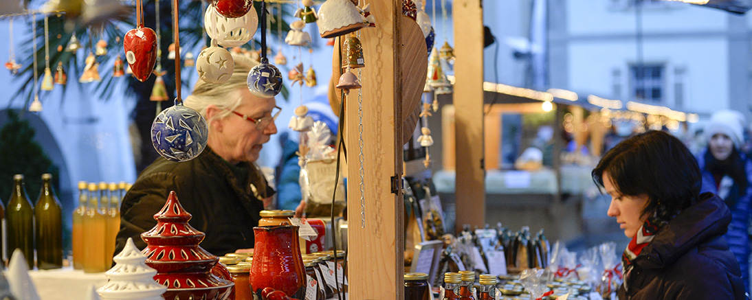 Weihnachtsstand beim Kalterer Christkindl - Helmuth Rier.jpg